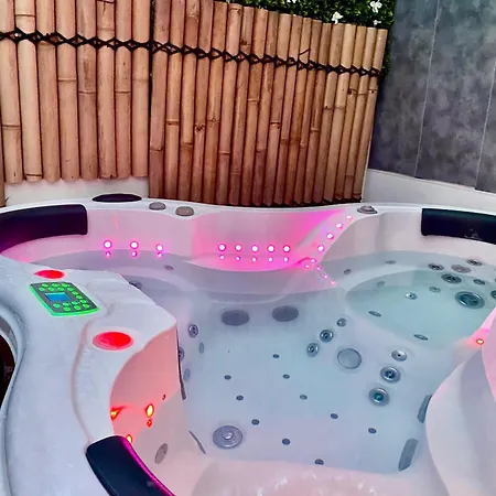Apartment Loveroom Jaccuzi,hammam,sauna,douche Nordique Beziers